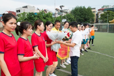 Chi đoàn VinaCert giao hữu bóng đá với quận Hoàng Mai và Cục Kiểm định Hải quan
