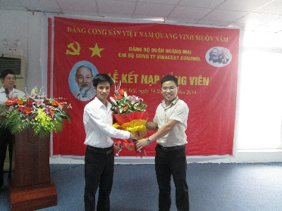 Chi bộ VinaCert tổ chức Lễ kết nạp Đảng viên Nguyễn Đức Tú