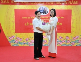 Chi bộ Công ty VinaCert tổ chức Lễ kết nạp Đảng cho đồng chí Nguyễn Thị Hồng